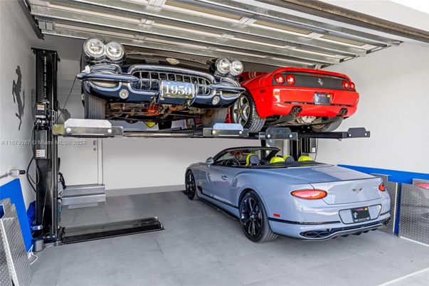Garage, Interior