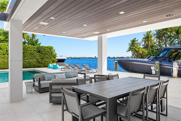 Exterior, Pool, Water