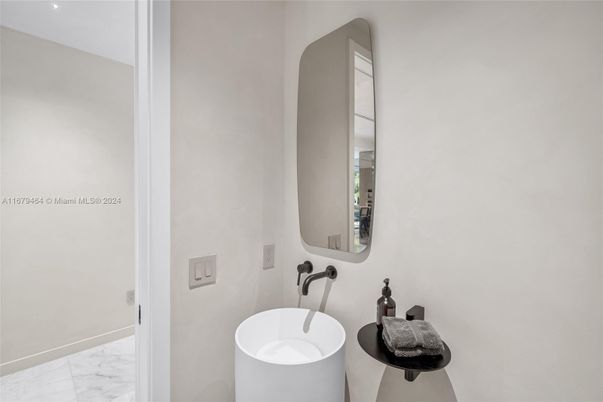 Bathroom, Free Standing Baths, Interior, Marble, Recessed Lighting