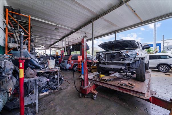 Garage, Interior