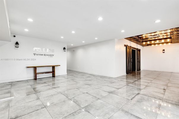 Empty room, Interior, Recessed Lighting