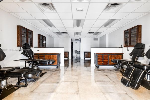 Fitness Equipment, Interior, Recessed Lighting