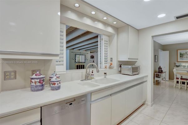 Dining room, Interior, Kitchen, Recessed Lighting
