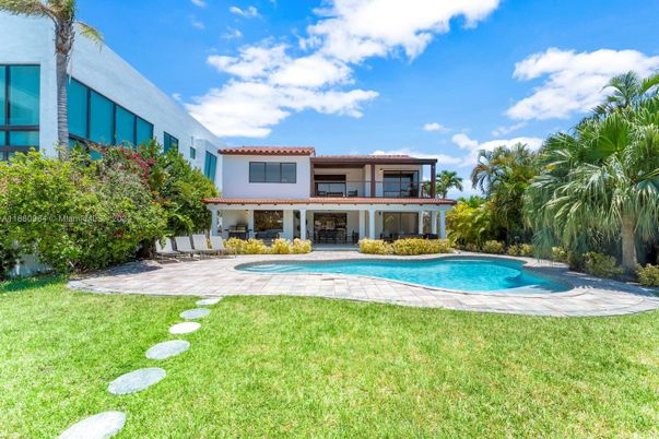 Backyard, Exterior, Pool