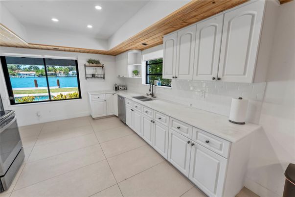Interior, Kitchen, Recessed Lighting, Water