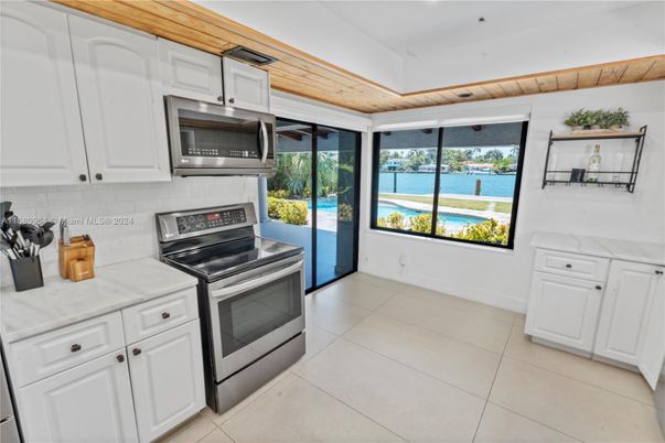 Interior, Kitchen, Stainless Steel Appliances, Water