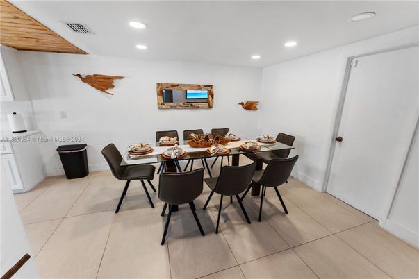 Dining room, Interior, Recessed Lighting