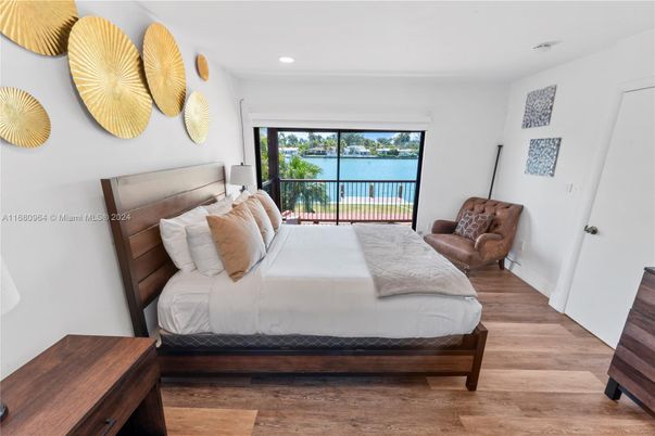 Bedroom, Interior, Recessed Lighting, Water, Wood Texture Flooring