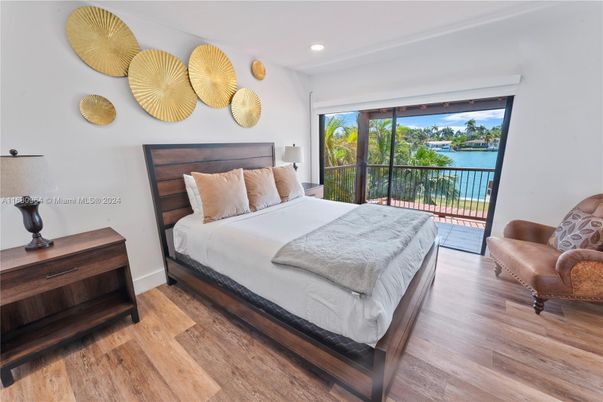 Bedroom, Interior, Recessed Lighting, Water, Wood Texture Flooring