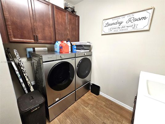 Interior, Washer, Wood Texture Flooring