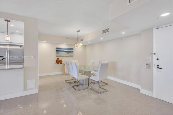 Dining room, Interior, Pendant Lights, Recessed Lighting