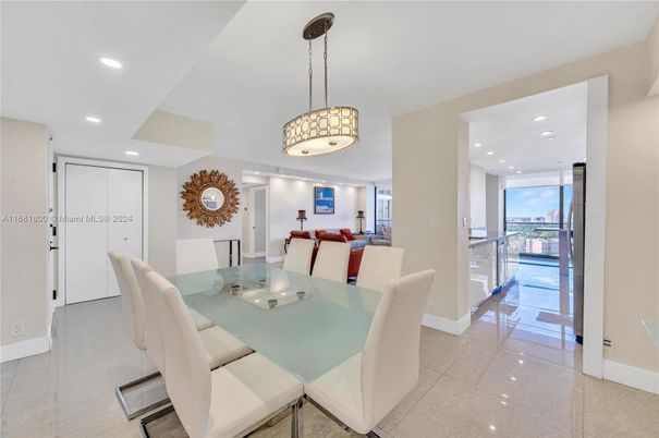 Dining room, Interior, Living room, Pendant Lights, Recessed Lighting