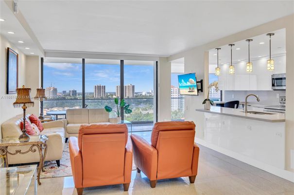 Interior, Kitchen, Living room, Pendant Lights, Recessed Lighting