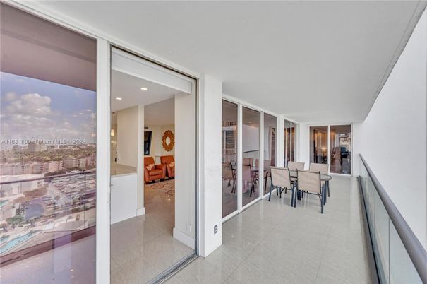 Dining room, Interior, Recessed Lighting