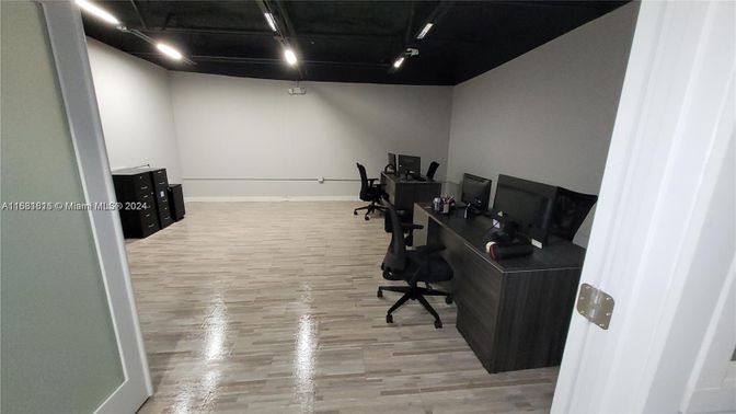 Home Office, Interior, Recessed Lighting, Wood Texture Flooring