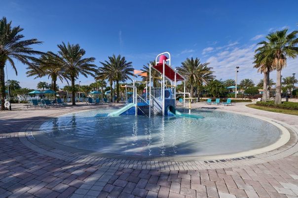 Exterior, Playground, Pool