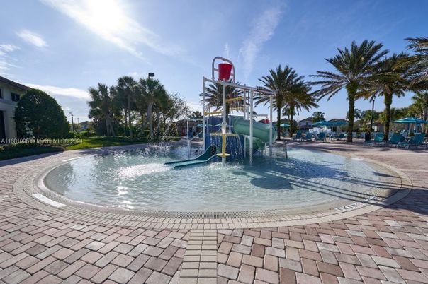 Exterior, Playground, Pool