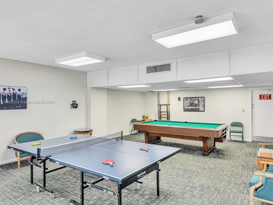 Billiard Table, Game Room, Interior