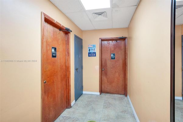 Elevator, Interior