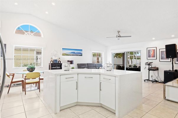 Dining room, Interior, Kitchen, Recessed Lighting