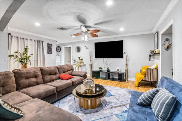 Interior, Living room, Recessed Lighting, Wood Texture Flooring