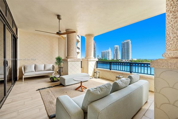Exterior, Interior, Living room, Water