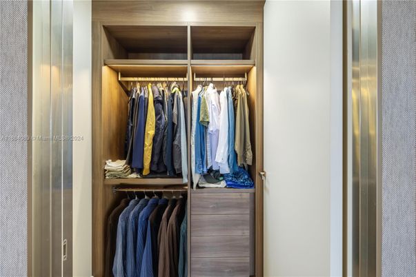Interior, Walk-in Closets
