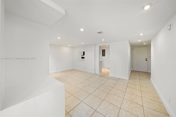 Empty room, Interior, Recessed Lighting