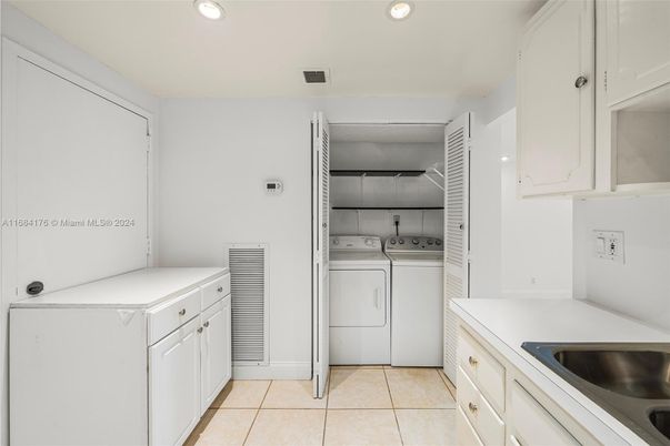 Interior, Recessed Lighting, Utility Closets, Washer