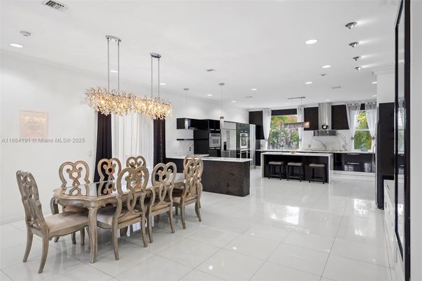 Dining room, Interior, Kitchen, Pendant Lights, Recessed Lighting, Stainless Steel Appliances