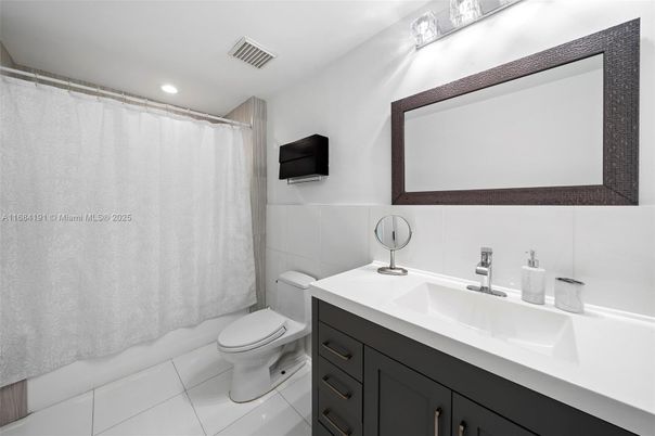 Bathroom, Interior, Recessed Lighting