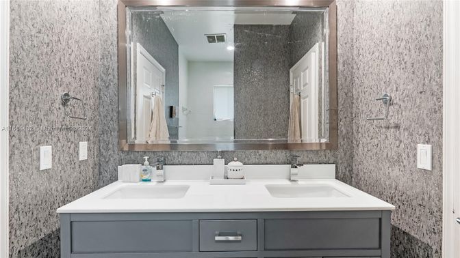 Bathroom, Dual Sink Vanities, Interior