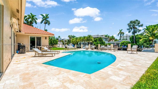 Exterior, Pool