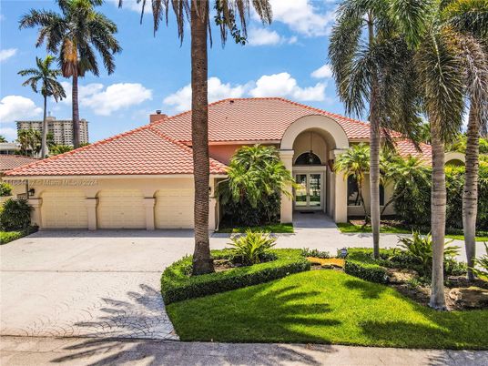 Attached, Exterior, Facade, Spanish Mediterranean