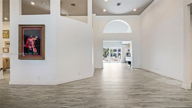 Interior, Recessed Lighting, Wood Texture Flooring
