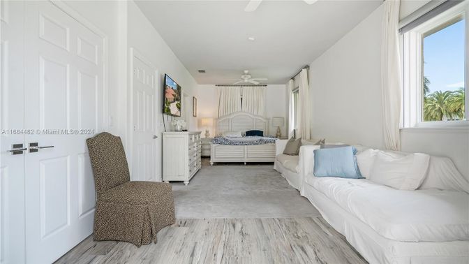 Bedroom, Interior, Living room, Recessed Lighting, Wood Texture Flooring