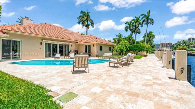Exterior, Pool