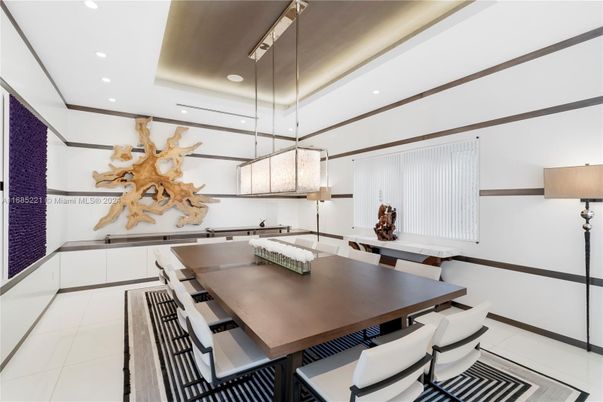 Dining room, Interior, Pendant Lights, Recessed Lighting