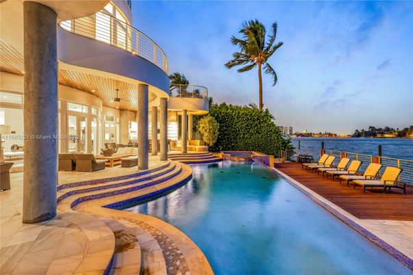 Exterior, Pool, Water