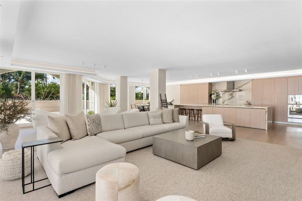 Dining room, Interior, Kitchen, Living room, Stainless Steel Appliances, Wood Texture Flooring