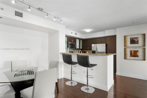 Dining room, Interior, Kitchen, Stainless Steel Appliances, Wood Texture Flooring