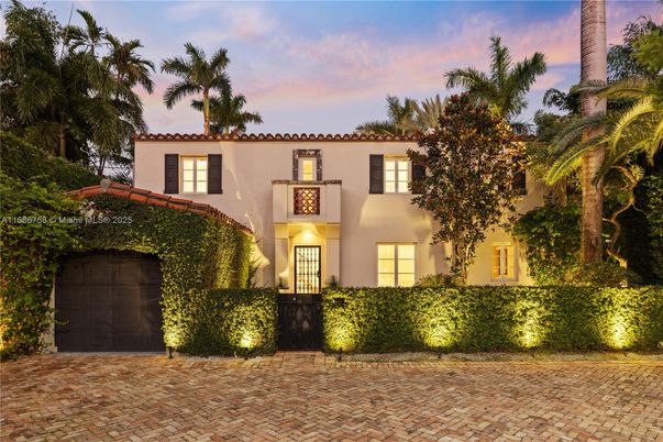 Attached, Exterior, Facade, Spanish Mediterranean