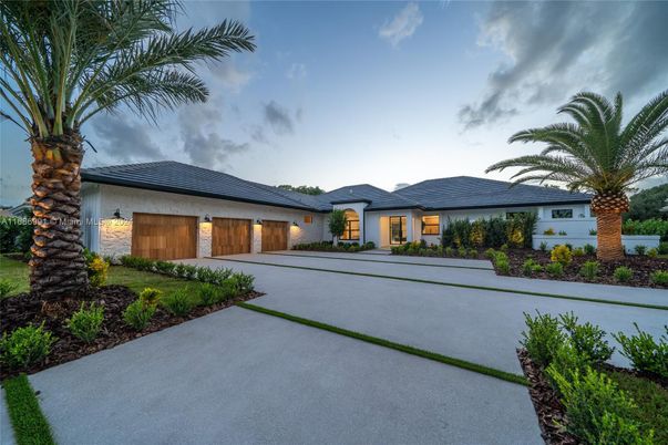 Backyard, Exterior, Facade, Ranch