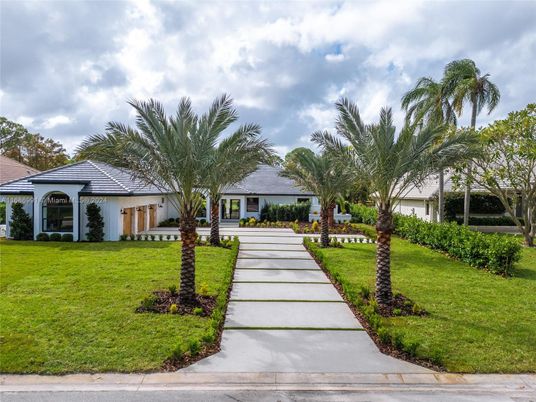 Backyard, Exterior, Facade, Ranch