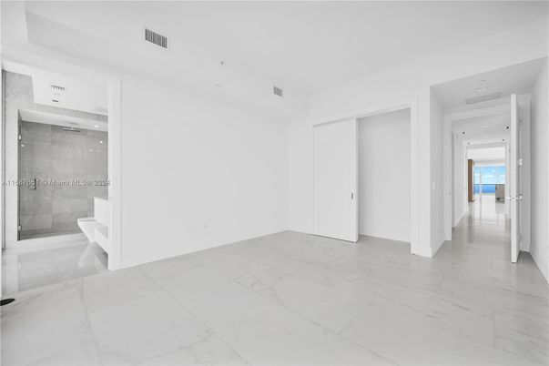 Empty room, Interior, Marble, Recessed Lighting