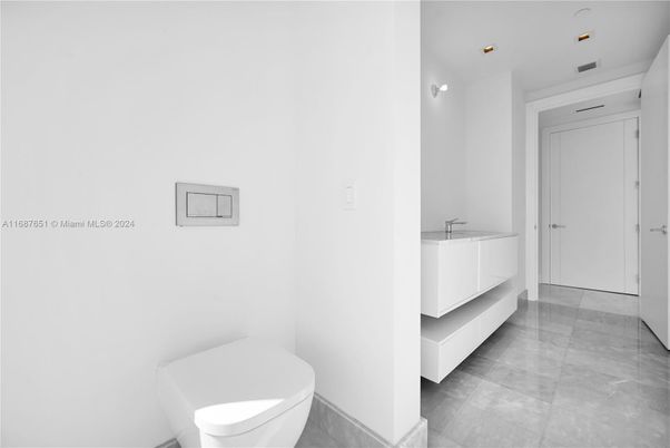 Bathroom, Interior, Recessed Lighting