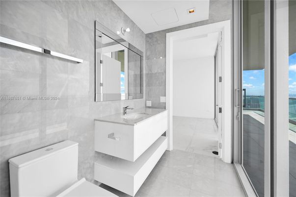 Bathroom, Interior, Marble, Recessed Lighting