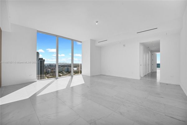Empty room, Interior, Marble, Recessed Lighting