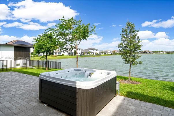 Exterior, Hot Tub, Lake