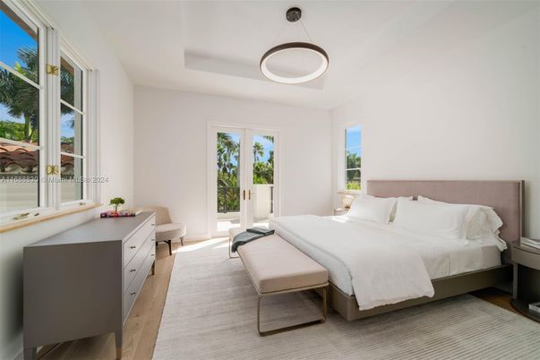 Bedroom, Interior, Pendant Lights, Wood Texture Flooring